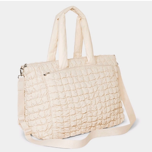 Quilted Weekender Bag - Picture 3 of 6